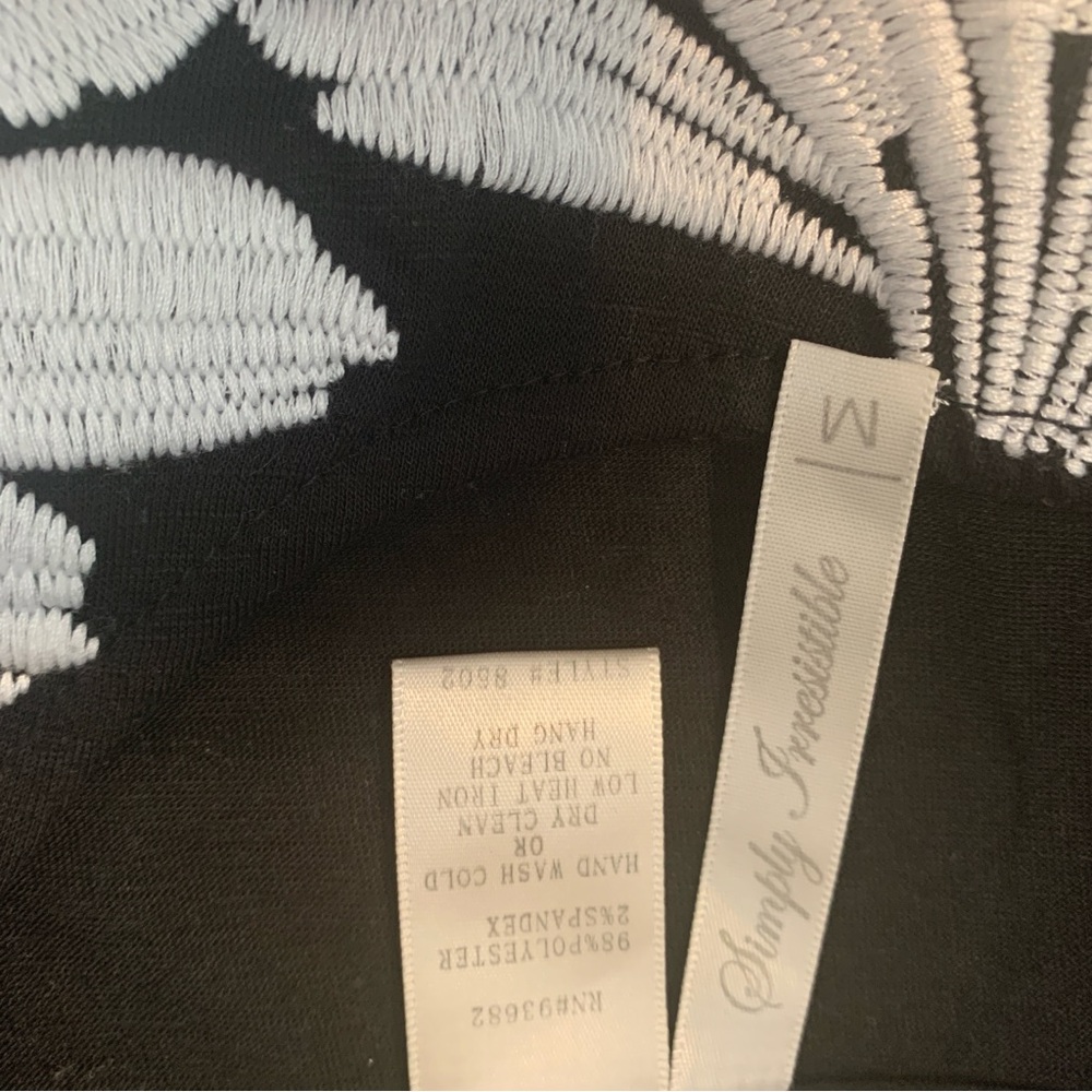 Simply Irresistible Black and White Sleeveless Tank Top - Picture 4 of 4